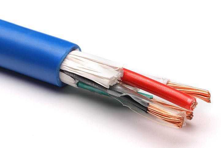 ¿Qué causa el envejecimiento del cable de cobre thhn?